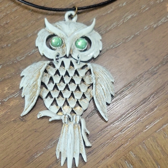 Chic White with gold tones Owl Necklace with Green Accent beads for eyes - Picture 2 of 3